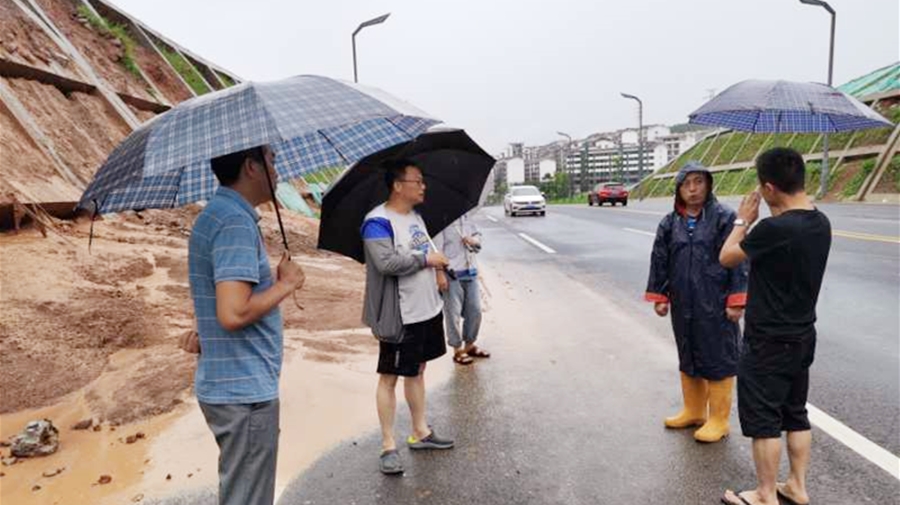 25-項目分公司巡查北東一標，框格護坡滑泥，已安排人員處理_副本